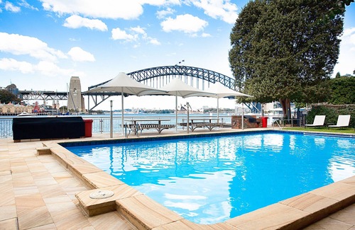 McMahons Point Apartment | Harbourside Apartment with Spectacular Pool