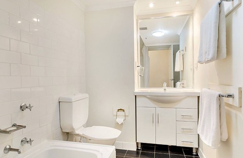 Pyrmont Apartment | Harbourside Comfort and Charm