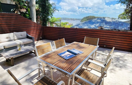 McMahons Point Apartment | Harbourside Escape: Sunlit Outdoor Terrace & Harbour Views