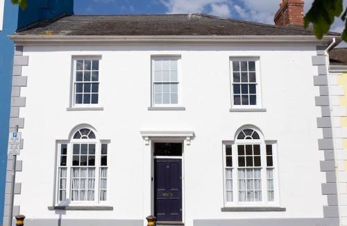 Aberaeron House | Harbourside luxury house