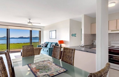 Soldiers Point Apartment | Harbourside, Unit 2/7 Soldiers Point Road - Absolute waterfront unit at Sunrise Beach