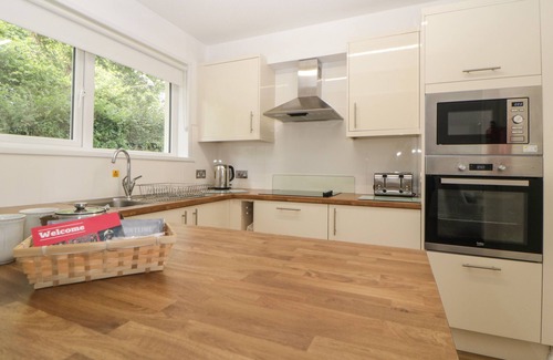 Heligan Cottage | HARCOMBE HOUSE BUNGALOW 6, family friendly, with pool in Chudleigh