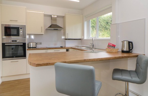 Heligan Cottage | HARCOMBE HOUSE BUNGALOW 11, family friendly, with pool in Chudleigh