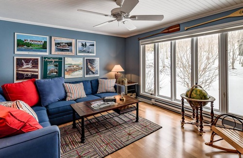 Muskoka Lakes Villa | Hard packed Sandy Beach, spacious 7 brdm 6 bath! Boathouse Sleeping & Sundeck!