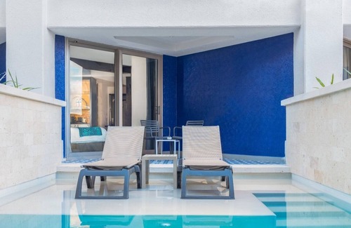 Puerto Aventuras Resort | Hard Rock Riviera Maya - Heaven Deluxe Swim-Up W/ King Bed