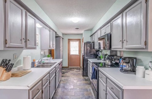 Cordova House | Hardwood Guesthouse