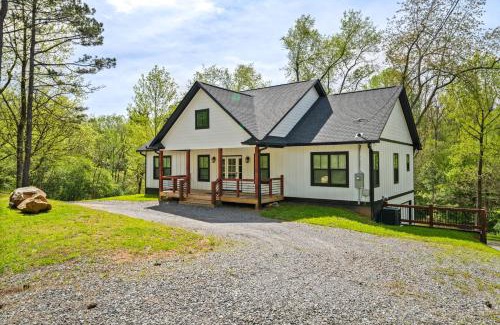Ellijay House | Hardwood Hideaway