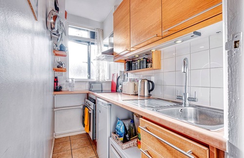 West Putney Apartment | Hardwood Home - One Bedroom Apartment, Sleeps 2