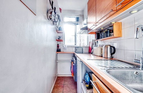 West Putney Apartment | Hardwood Home - One Bedroom Apartment, Sleeps 2