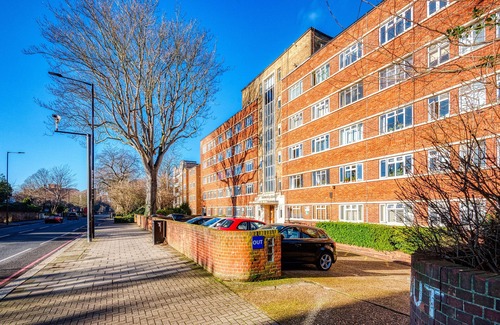West Putney Apartment | Hardwood Home - One Bedroom Apartment, Sleeps 2