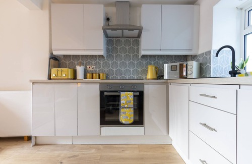 Abergavenny House | Hare Cottage Abergavenny Town Centre Beautiful Accommodation