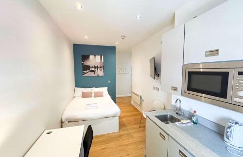 Bristol Floating Harbour Apartment | Harford House Studios 25 - Hopewell