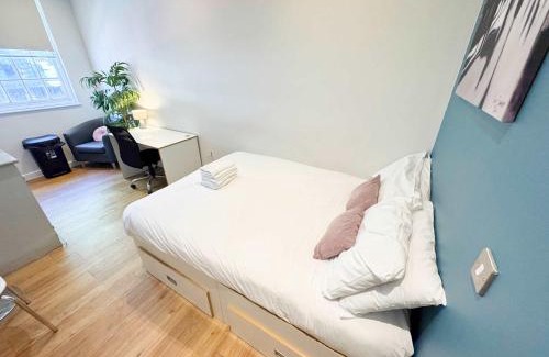 Bristol Floating Harbour Apartment | Harford House Studios 25 - Hopewell