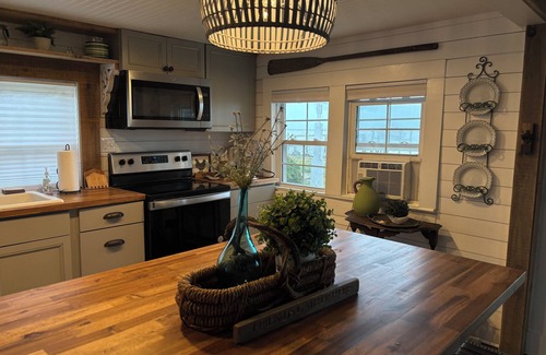 Harkers Island House | Harkers Island Historic Waterfront CottagenEstablished 1912 Gracie’s Landing