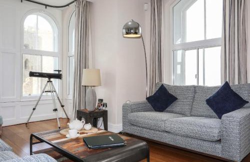 Harlech House | Harlech Apartments - Branwen