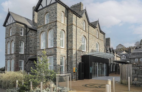 Harlech Cottage | Harlech Apartments - Gwern
