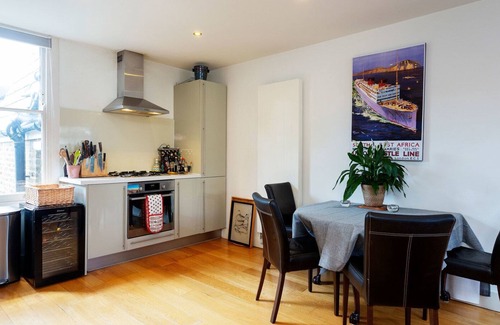 East Putney Apartment | Harmonious Fusion, by Veeve