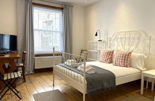 Clifton House | Harmonious home in the heart of Clifton Village
