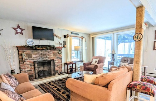 Lake Harmony Estates House | Harmony Cottage l 4BR, Hot Tub, Mins From Skiing
