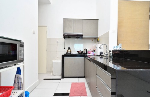 Bandar Puchong Jaya Condo | Harmony Cozy 6-8 Pax walking distance to IOI Mall LRT