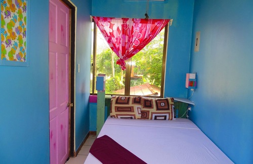 Jaco Cabin | Harmony Lodge just two blocks fro m the beach