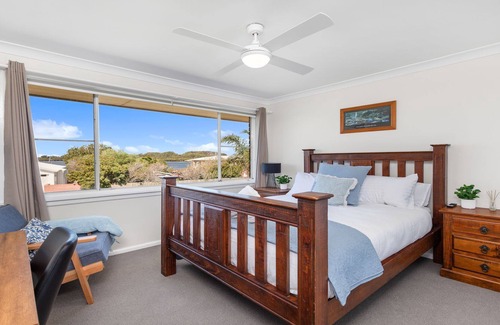 Greenwell Point House | Harmony on Haiser - perfect riverside retreat just metres from the water’s edge!