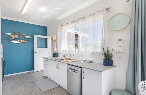 Greenwell Point House | Harmony on Haiser A–gorgeous, self-contained downstairs unit, just metres from the water’s edge!