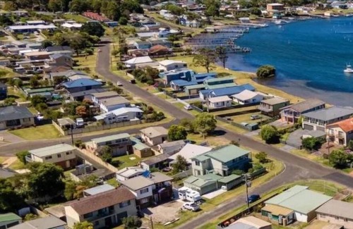 Greenwell Point House | Harmony on Haiser A–gorgeous, self-contained downstairs unit, just metres from the water’s edge!