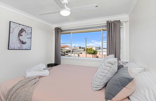 Greenwell Point House | Harmony on Haiser B – gorgeous, self-contained upstairs unit with stunning views of the river
