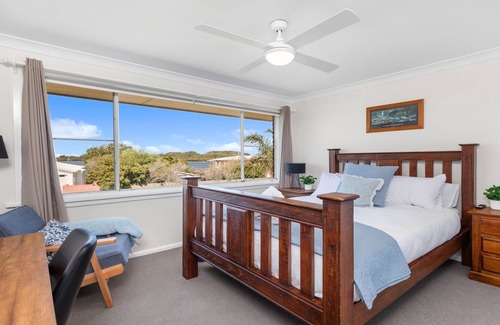 Greenwell Point House | Harmony on Haiser B – gorgeous, self-contained upstairs unit with stunning views of the river