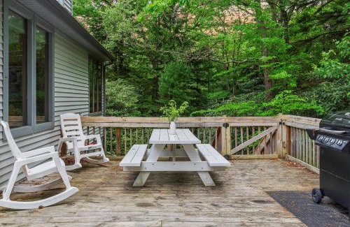 Lake Harmony House | Harmony Ridge by AvantStay Fireplace Large Deck Forest Views