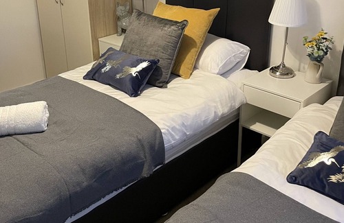 Harold Wood Apartment | Harold Wood Haven Next to Station Small Dogs OK