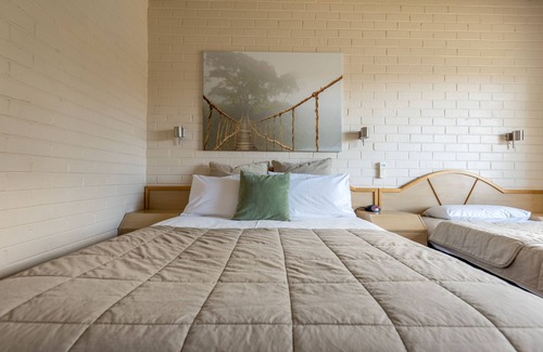 Tumut Hotel | Harriet House Tumut