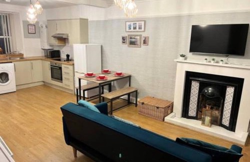 Montrose Apartment | Harris Apartment