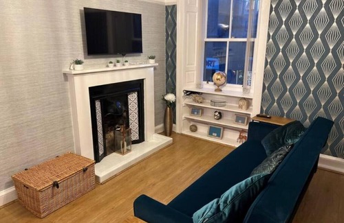 Montrose Apartment | Harris Apartment