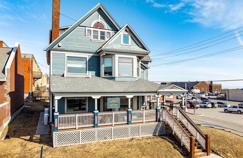 East Hillside Apartment | Harris House | Suite 2 | On Medical Campus