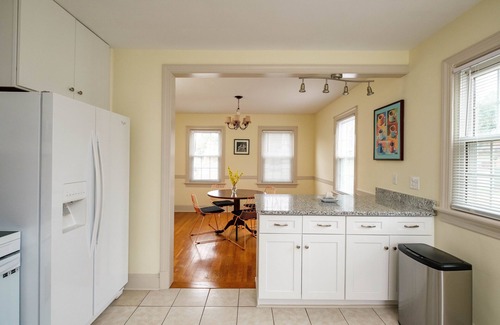 Harrisonburg House | Harrisonburg Home. Sleeps 6 + full kitchen + rec & yoga rooms! Walk to JMU.