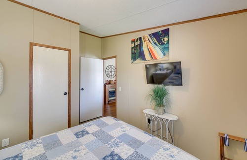 Ferndale House | Harrod's Hideaway w/Deck, Dock on Lake Norrell