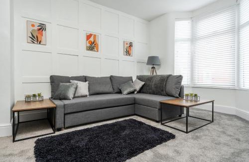 Anfield Apartment | HARROW LODGE - Strictly NO Parties