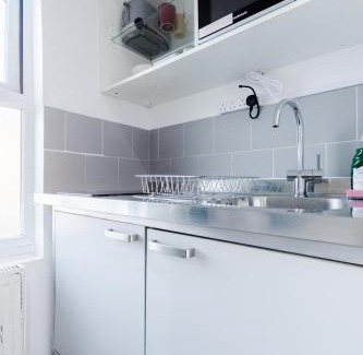 Harrow Road Apartment | Harrow Road Vibrant Apartments!