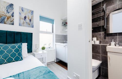 Harrow Road Apartment | Harrow Road Vibrant Apartments!