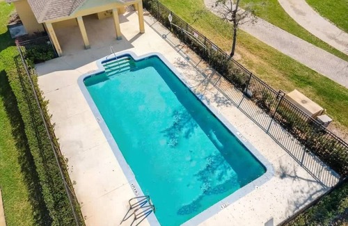 Lakeside Estates House | Harry Potter 4-Bed Home Near Parks, Free Parking