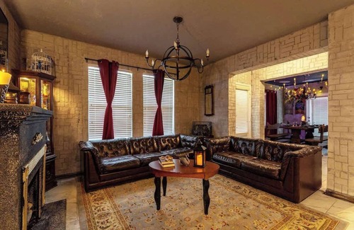 Lakeside Estates House | Harry Potter 4-Bed Home Near Parks, Free Parking