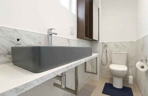 Leavesden Villa | Harry Potter Stay - Watford & London Links - Large Family