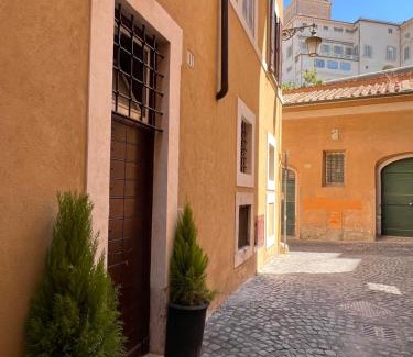 Rione II Trevi Hotel | Harry's Bar Trevi Hotel & Restaurant