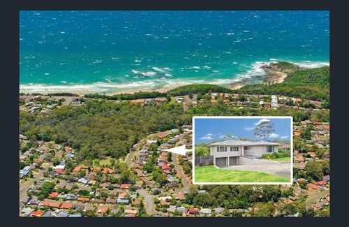 Port Macquarie House | Harrys @ Shelly Beach - family home with pool