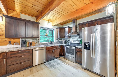 Burley House | Harstine Island Home w/Hot Tub & Beach Access!