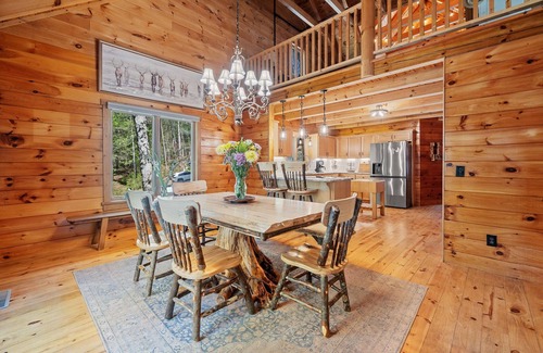 Waleska Cabin | Hart's Treehouse bring the whole family with tons of space