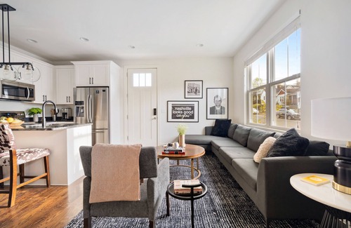 Chestnut Hill Apartment | Hart Suite 10 by AvantStay | Gorgeous Town House w/Modern Amenities!