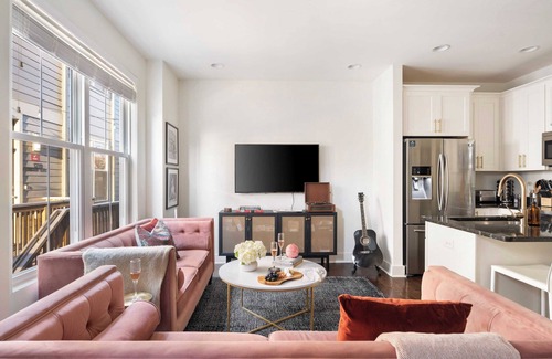 Chestnut Hill Cottage | Hart Suite 11 by Avantstay Gorgeous Town House w/Modern Amenities in Nashville!